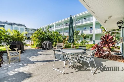 Condo in Belleair, Florida, 2 bedrooms  № 2217930 - photo 18