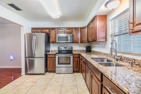 Condo in Belleair, Florida, 2 bedrooms  № 2217930 - photo 3