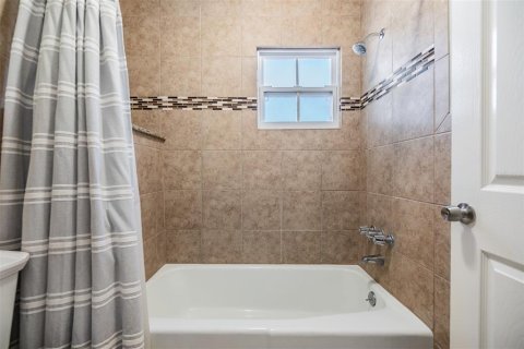 Condo in Belleair, Florida, 2 bedrooms  № 2217930 - photo 11