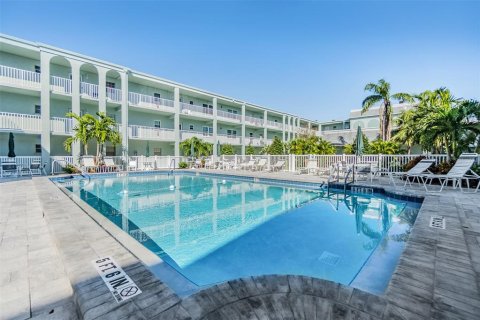 Condo in Belleair, Florida, 2 bedrooms  № 2217930 - photo 22