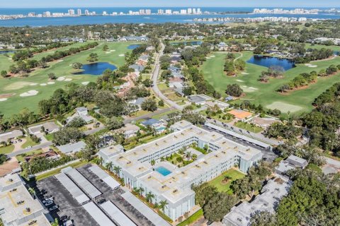 Condo in Belleair, Florida, 2 bedrooms  № 2217930 - photo 27