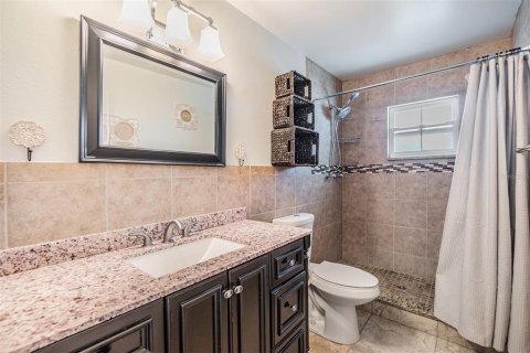 Condo in Belleair, Florida, 2 bedrooms  № 2217930 - photo 13