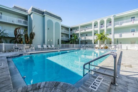 Condo in Belleair, Florida, 2 bedrooms  № 2217930 - photo 20