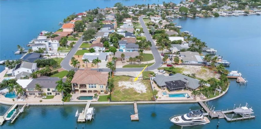 Land in Saint Petersburg, Florida № 1917799