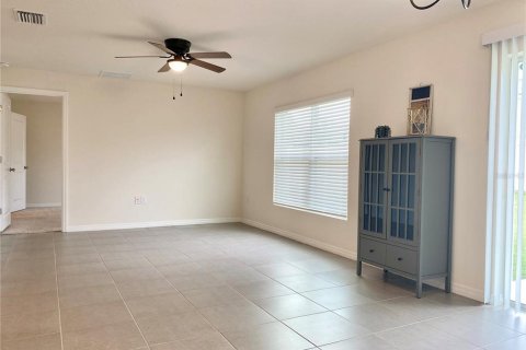 Villa ou maison à louer à Wesley Chapel, Floride: 4 chambres, 139.73 m2 № 1903215 - photo 4