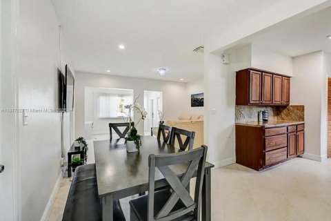House in Fort Lauderdale, Florida 3 bedrooms, 118.91 sq.m. № 1847730 - photo 9