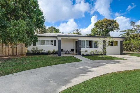 House in Fort Lauderdale, Florida 3 bedrooms, 118.91 sq.m. № 1847730 - photo 2