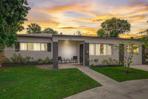 House in Fort Lauderdale, Florida 3 bedrooms, 118.91 sq.m. № 1847730 - photo 1