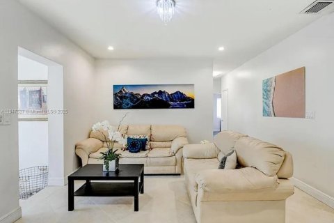 House in Fort Lauderdale, Florida 3 bedrooms, 118.91 sq.m. № 1847730 - photo 5