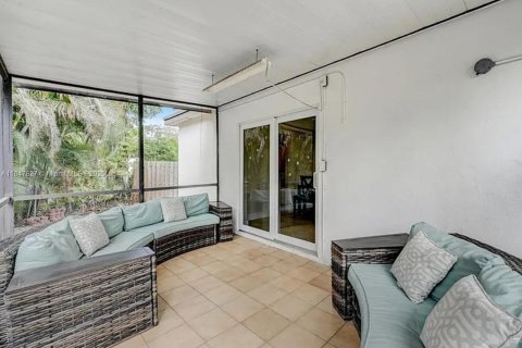 House in Fort Lauderdale, Florida 3 bedrooms, 118.91 sq.m. № 1847730 - photo 25