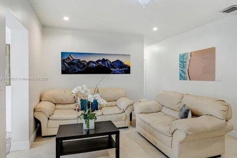 House in Fort Lauderdale, Florida 3 bedrooms, 118.91 sq.m. № 1847730 - photo 4