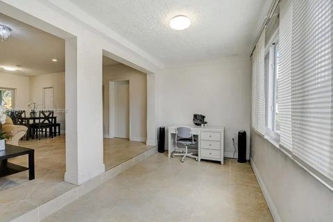 House in Fort Lauderdale, Florida 3 bedrooms, 118.91 sq.m. № 1847730 - photo 8
