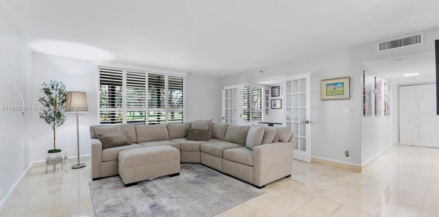 Кондоминиум с 3 спальнями в Бока-Ратон, Флорида № 1948645