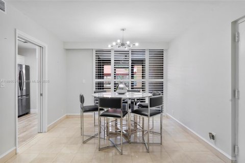 Снять в аренду кондоминиум в Бока-Ратон, Флорида 3 спальни, 173.73м2, № 1948645 - фото 4