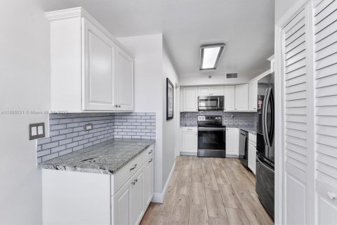 Снять в аренду кондоминиум в Бока-Ратон, Флорида 3 спальни, 173.73м2, № 1948645 - фото 6