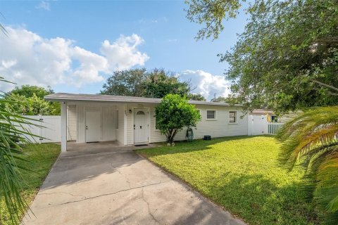 Villa ou maison à Cape Canaveral, Floride 3 chambres, 117.06 m2 № 2430535