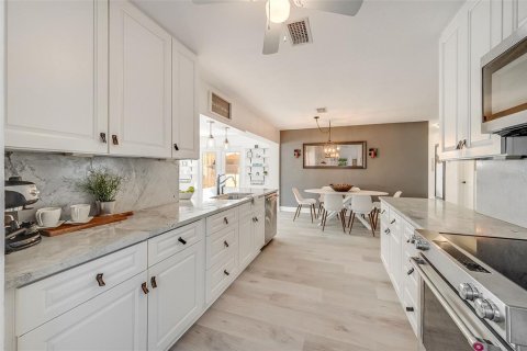 Villa ou maison à vendre à Cape Canaveral, Floride: 3 chambres, 117.06 m2 № 2430535 - photo 19