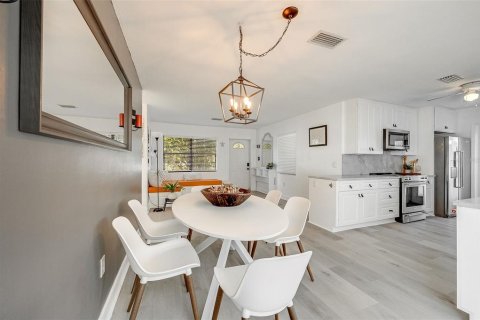 Villa ou maison à vendre à Cape Canaveral, Floride: 3 chambres, 117.06 m2 № 2430535 - photo 15