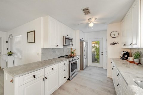 Villa ou maison à vendre à Cape Canaveral, Floride: 3 chambres, 117.06 m2 № 2430535 - photo 20