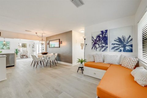 Villa ou maison à vendre à Cape Canaveral, Floride: 3 chambres, 117.06 m2 № 2430535 - photo 10