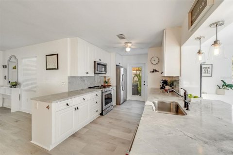 Villa ou maison à vendre à Cape Canaveral, Floride: 3 chambres, 117.06 m2 № 2430535 - photo 18