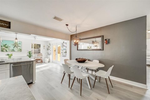 Villa ou maison à vendre à Cape Canaveral, Floride: 3 chambres, 117.06 m2 № 2430535 - photo 14