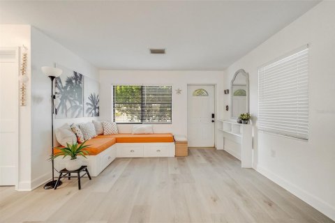 Villa ou maison à vendre à Cape Canaveral, Floride: 3 chambres, 117.06 m2 № 2430535 - photo 9