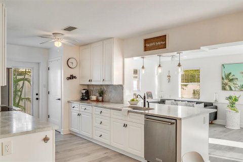 Villa ou maison à vendre à Cape Canaveral, Floride: 3 chambres, 117.06 m2 № 2430535 - photo 21