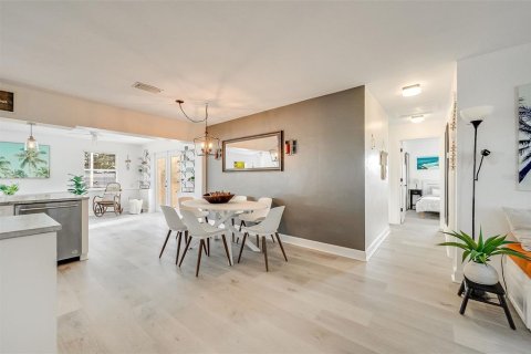 Villa ou maison à vendre à Cape Canaveral, Floride: 3 chambres, 117.06 m2 № 2430535 - photo 12