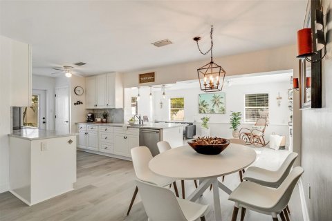 Villa ou maison à vendre à Cape Canaveral, Floride: 3 chambres, 117.06 m2 № 2430535 - photo 13