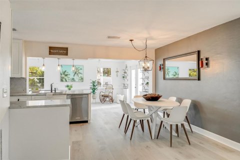 Villa ou maison à vendre à Cape Canaveral, Floride: 3 chambres, 117.06 m2 № 2430535 - photo 11