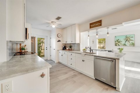 Villa ou maison à vendre à Cape Canaveral, Floride: 3 chambres, 117.06 m2 № 2430535 - photo 5