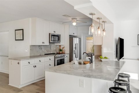 Villa ou maison à vendre à Cape Canaveral, Floride: 3 chambres, 117.06 m2 № 2430535 - photo 17