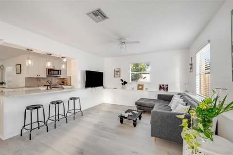 Villa ou maison à vendre à Cape Canaveral, Floride: 3 chambres, 117.06 m2 № 2430535 - photo 6
