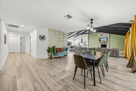 Casa en venta en Kissimmee, Florida, 6 dormitorios, 476.87 m2 № 2200635 - foto 8