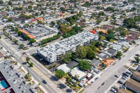 Condominio en venta en Hialeah, Florida, 2 dormitorios, 91.69 m2 № 1833914 - foto 4