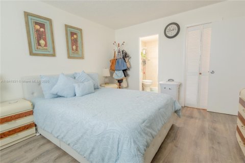 Condominio en venta en Hialeah, Florida, 2 dormitorios, 91.69 m2 № 1833914 - foto 7
