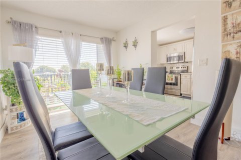 Condominio en venta en Hialeah, Florida, 2 dormitorios, 91.69 m2 № 1833914 - foto 20