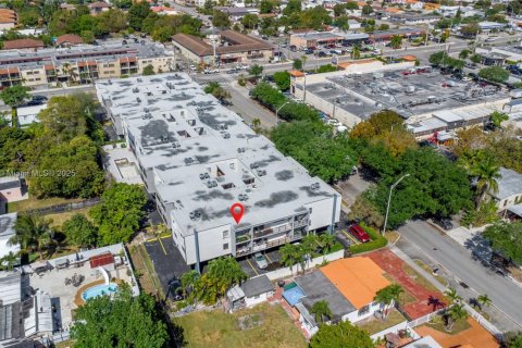 Condominio en venta en Hialeah, Florida, 2 dormitorios, 91.69 m2 № 1833914 - foto 2