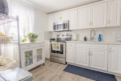 Condominio en venta en Hialeah, Florida, 2 dormitorios, 91.69 m2 № 1833914 - foto 17
