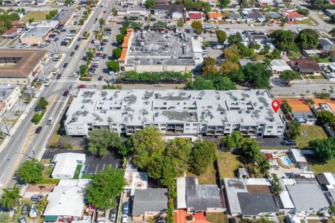 Condominio en venta en Hialeah, Florida, 2 dormitorios, 91.69 m2 № 1833914 - foto 3