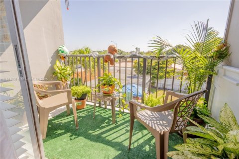 Condominio en venta en Hialeah, Florida, 2 dormitorios, 91.69 m2 № 1833914 - foto 29