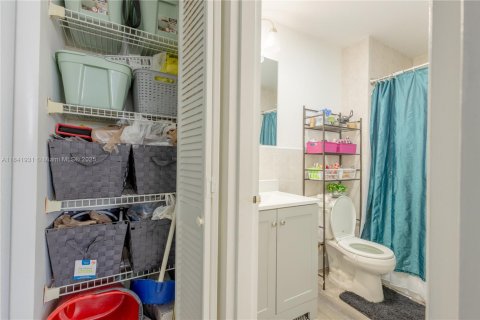 Condominio en venta en Hialeah, Florida, 2 dormitorios, 91.69 m2 № 1833914 - foto 14