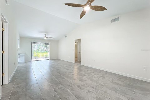House in Sarasota, Florida 2 bedrooms, 87.24 sq.m. № 1883301 - photo 10