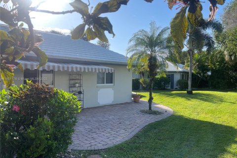 House in Pompano Beach, Florida 3 bedrooms, 204.38 sq.m. № 1857548 - photo 24