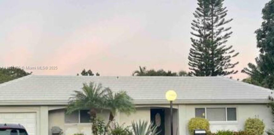 House in Pompano Beach, Florida 3 bedrooms, 204.38 sq.m. № 1857548