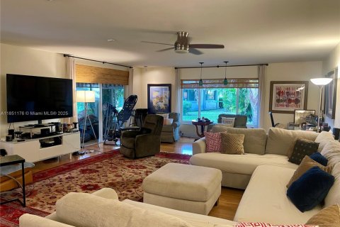 House in Pompano Beach, Florida 3 bedrooms, 204.38 sq.m. № 1857548 - photo 3