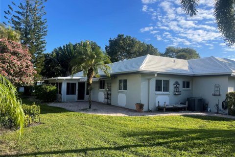 House in Pompano Beach, Florida 3 bedrooms, 204.38 sq.m. № 1857548 - photo 25
