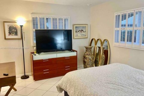 House in Pompano Beach, Florida 3 bedrooms, 204.38 sq.m. № 1857548 - photo 19