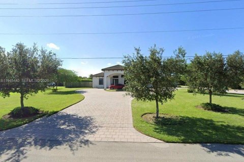 House in Homestead, Florida 5 bedrooms, 256.22 sq.m. № 2002703 - photo 2